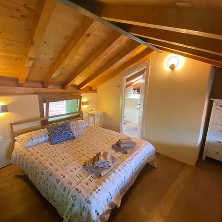 Casa Delle Galline * マンデッロ・デル・ラーリオ